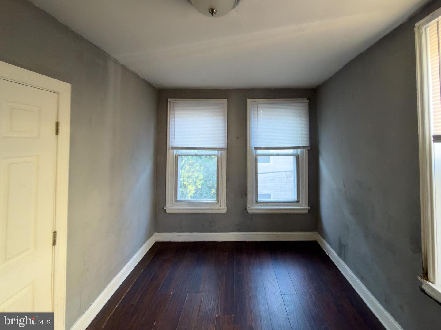 1638 W Victoria Street photo 11