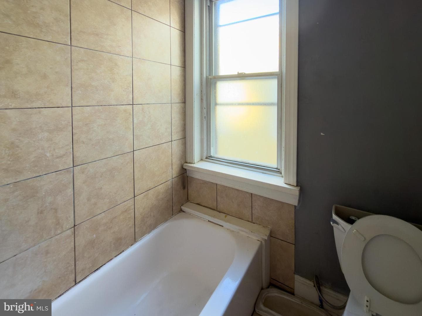 1638 W Victoria Street photo 15