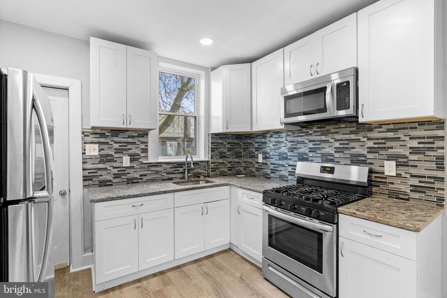 6247 N Woodstock Street photo 13