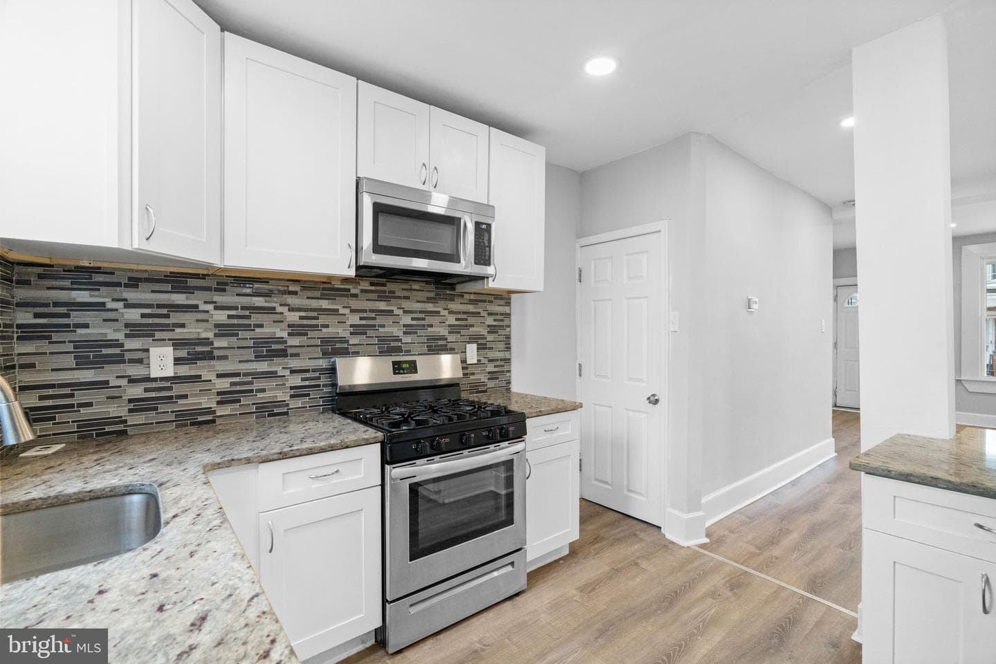 6247 N Woodstock Street photo 18