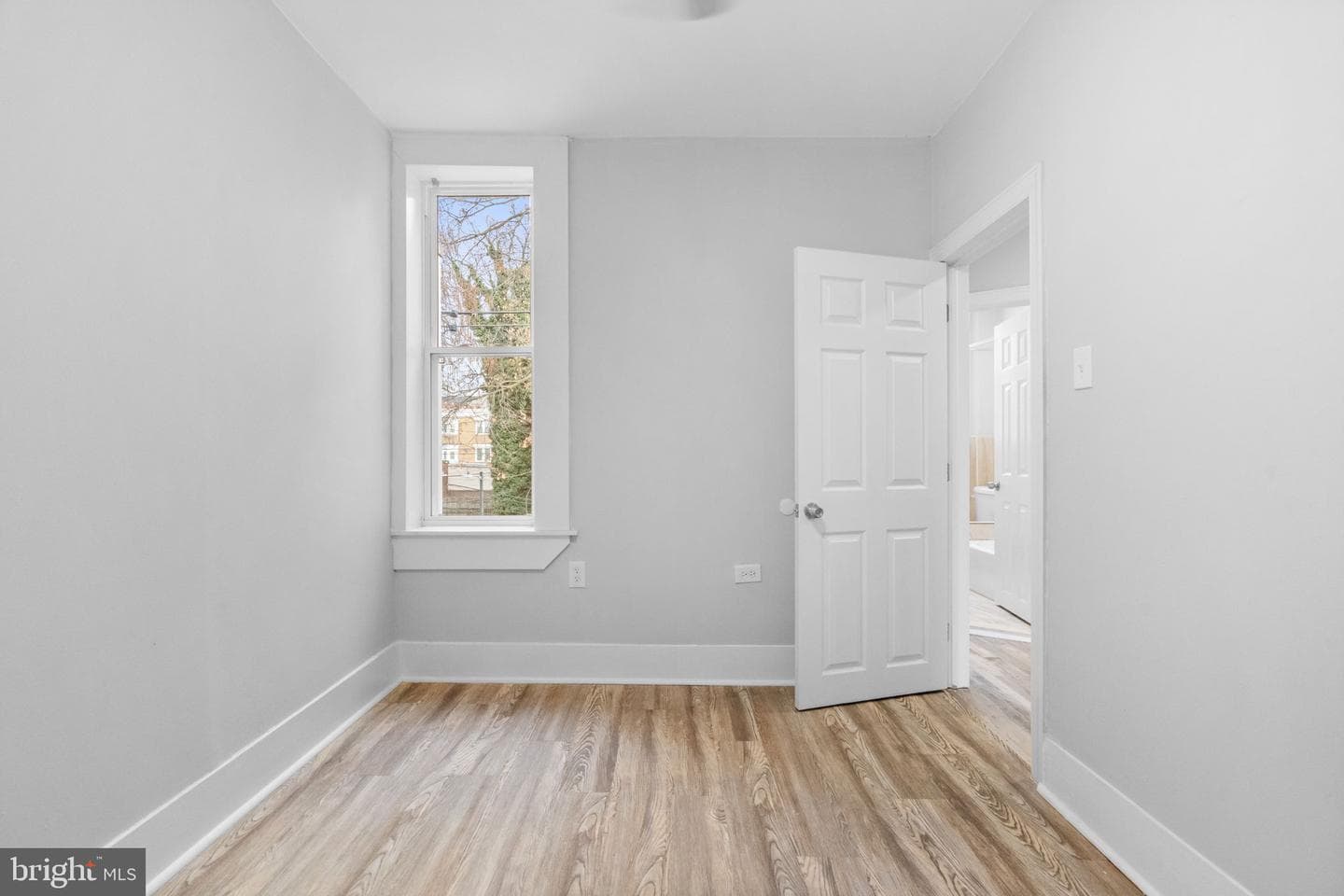 6247 N Woodstock Street photo 27