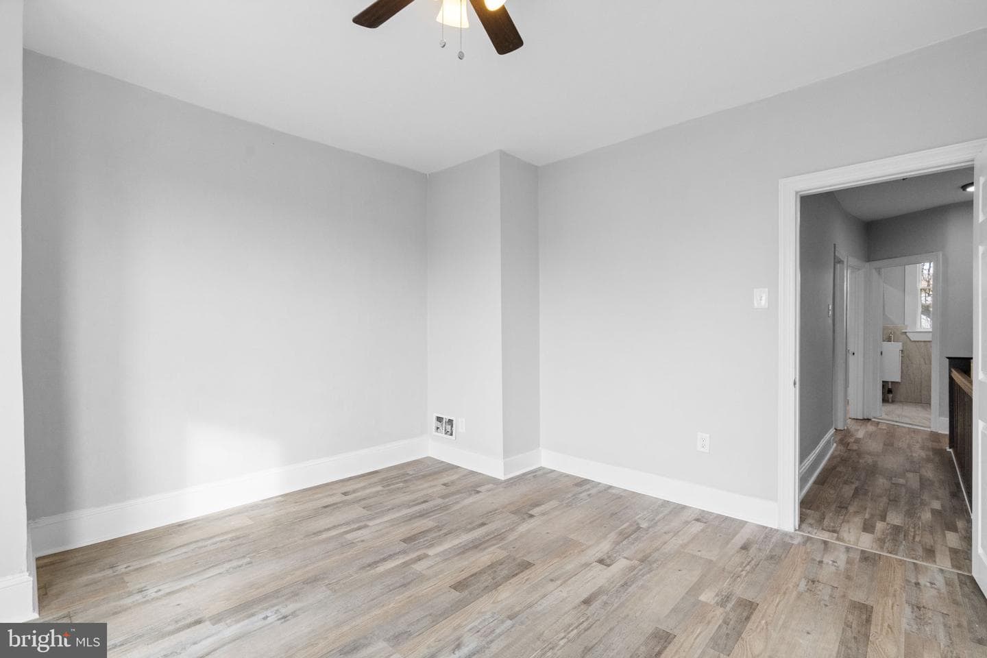 6247 N Woodstock Street photo 34