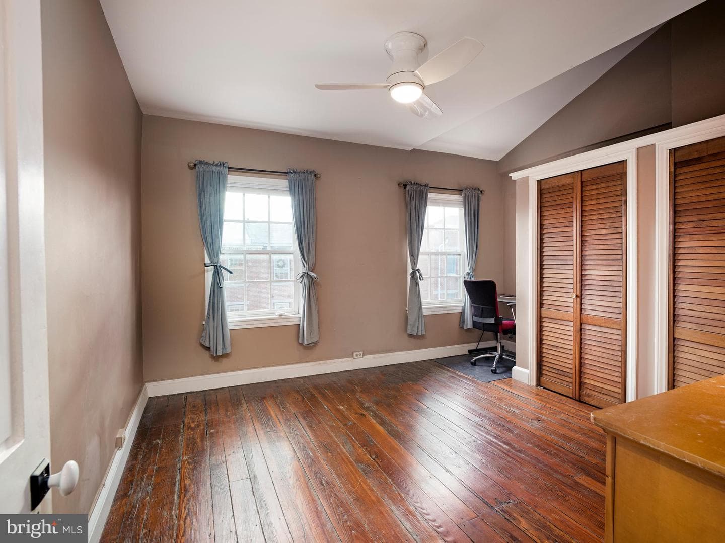 223 Carpenter Street photo 38