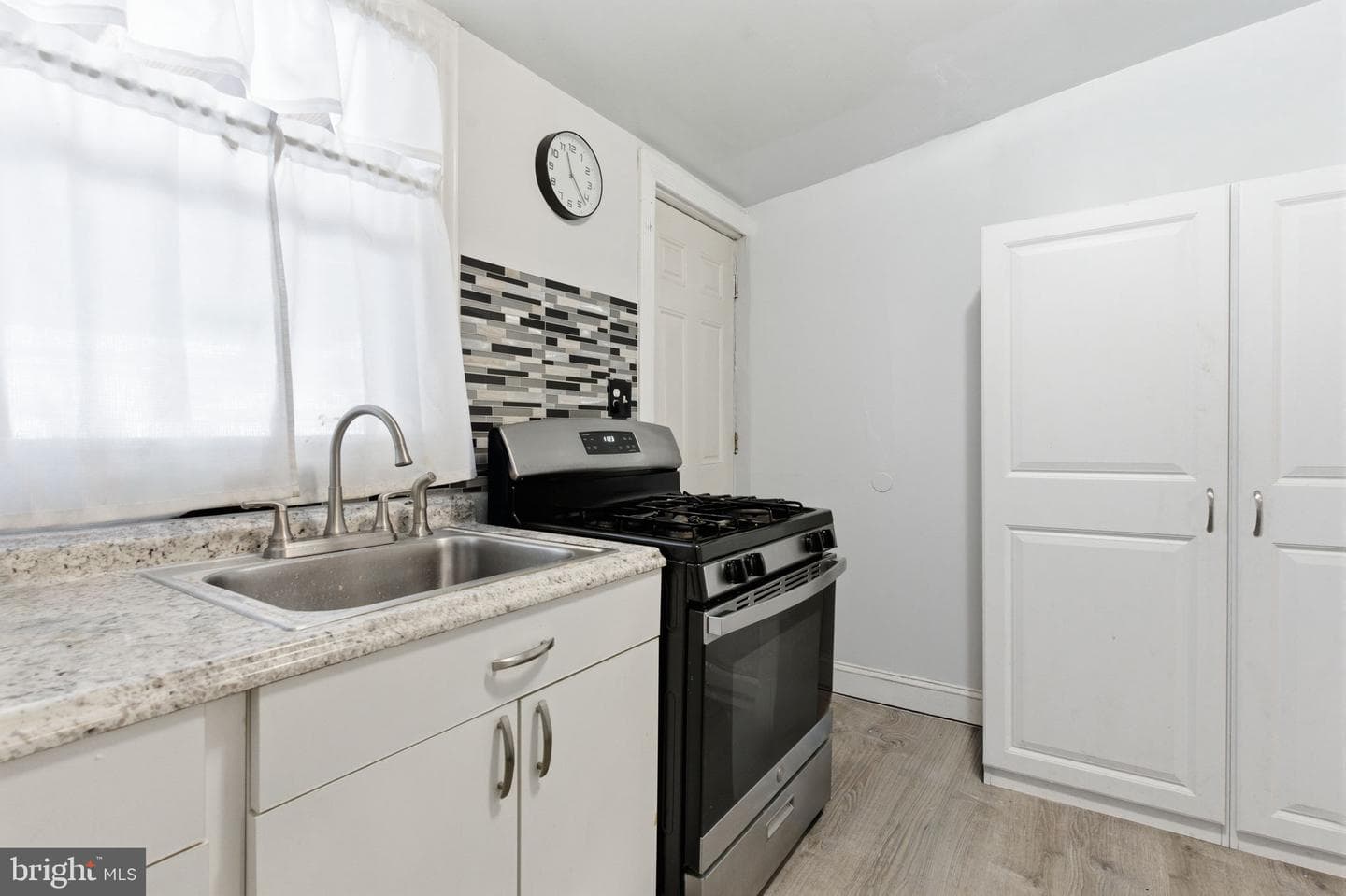 4006 N Marshall Street photo 9