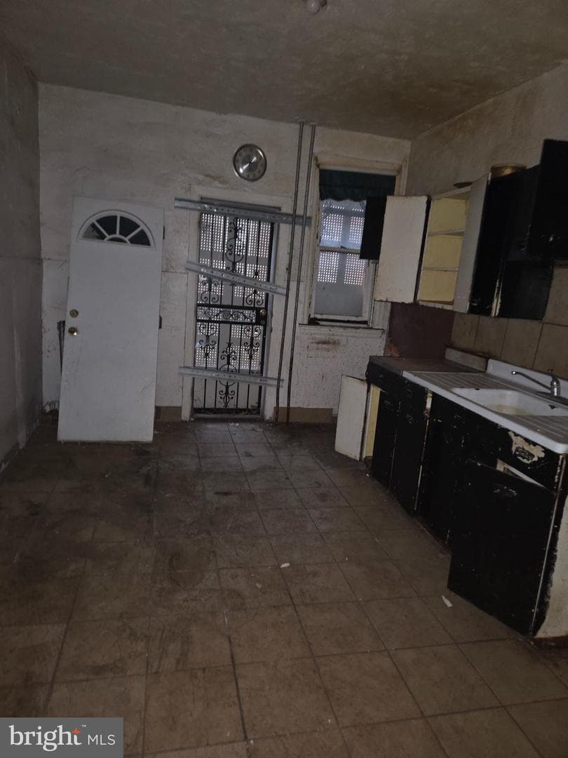 338 N Robinson Street photo 17