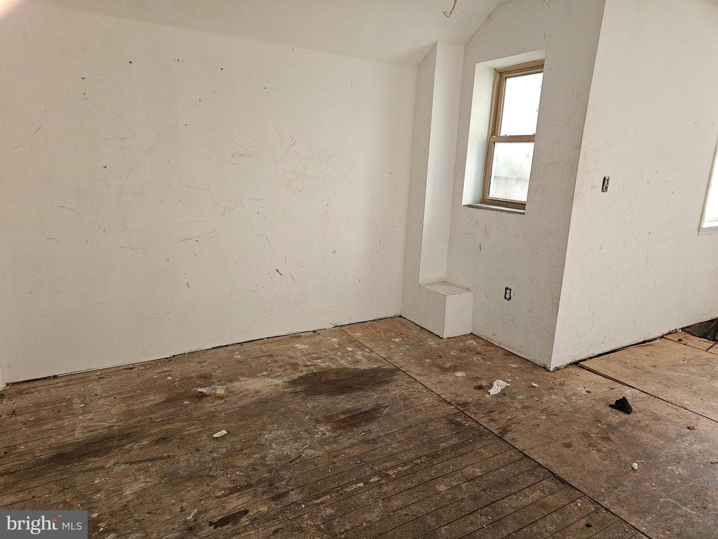 2020 E Huntingdon Street photo 3