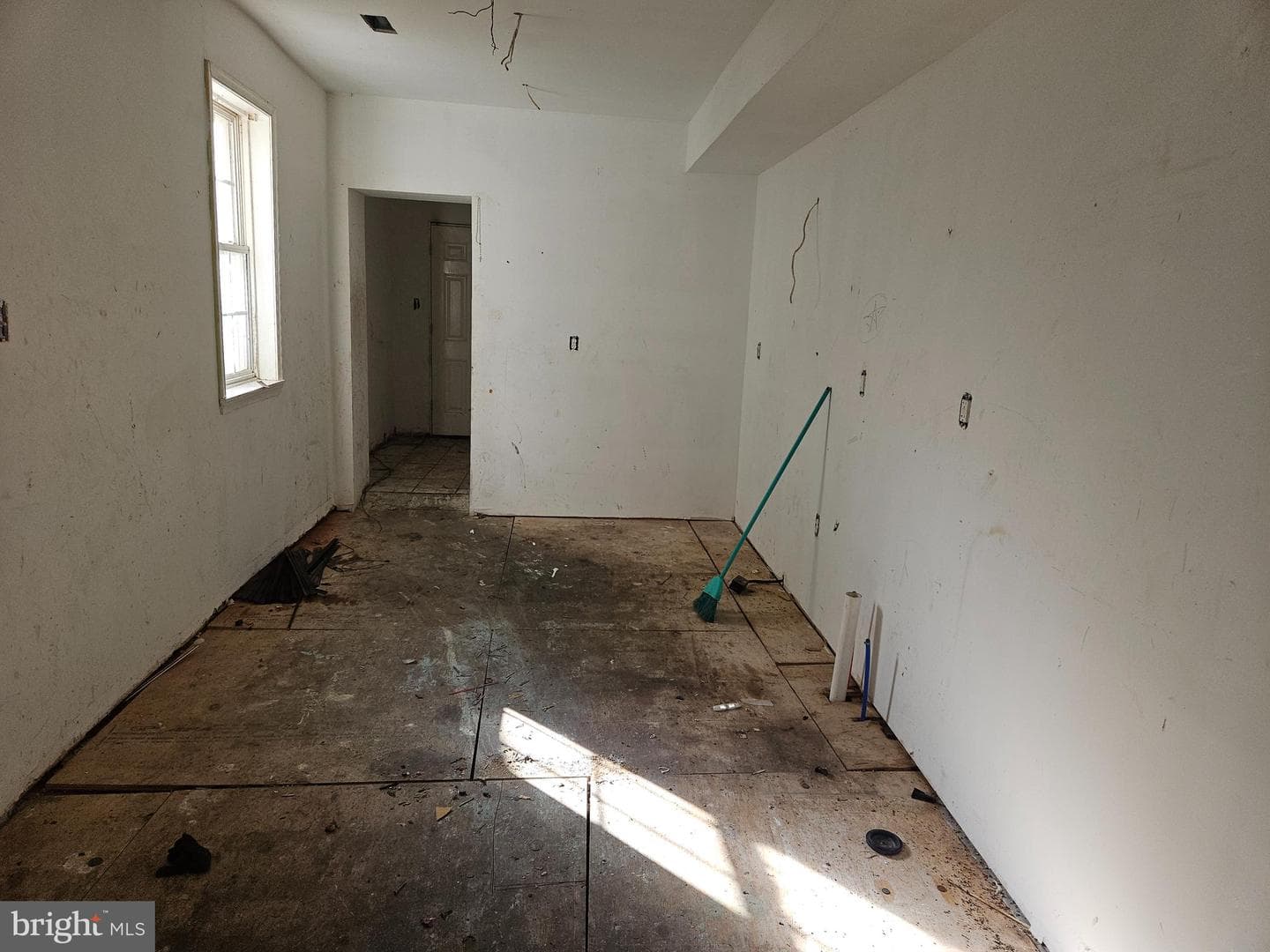 2020 E Huntingdon Street photo 4