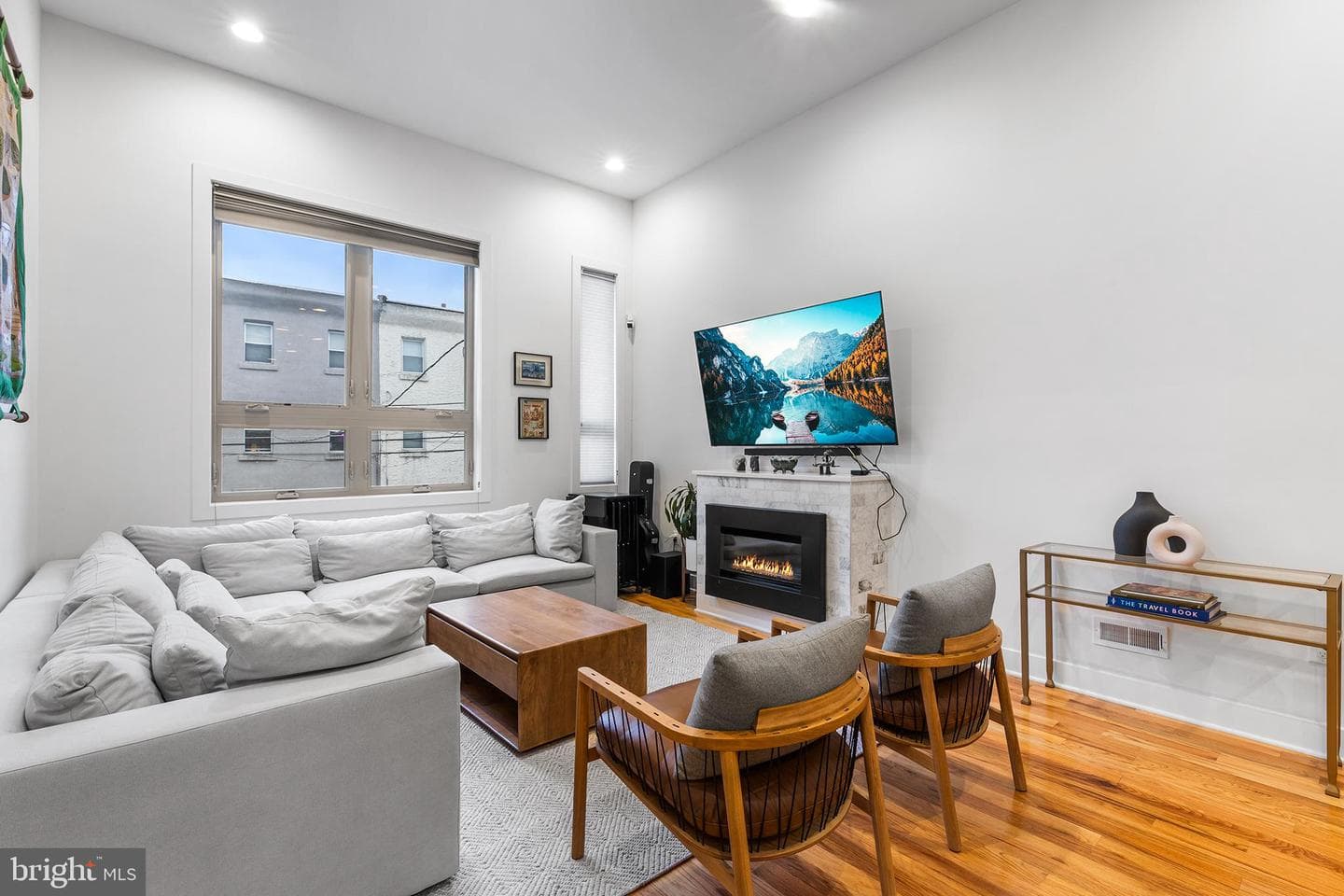 1323 Crease Street photo 1