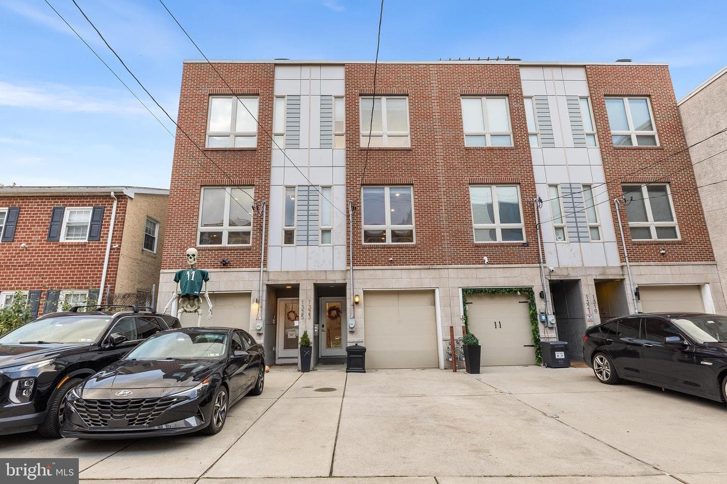 1323 Crease Street photo 2