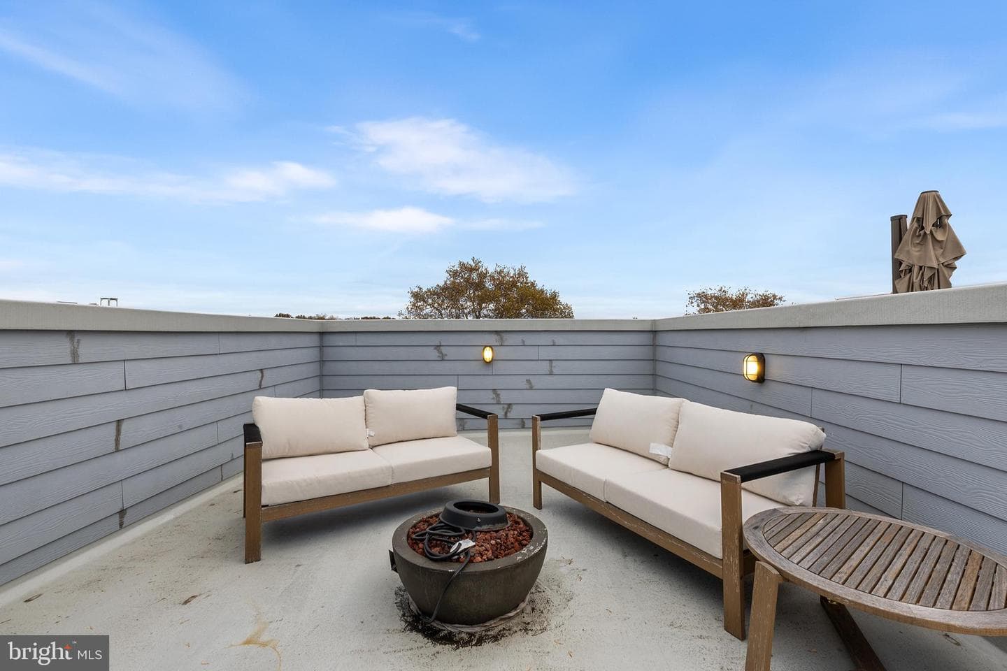 1323 Crease Street photo 28