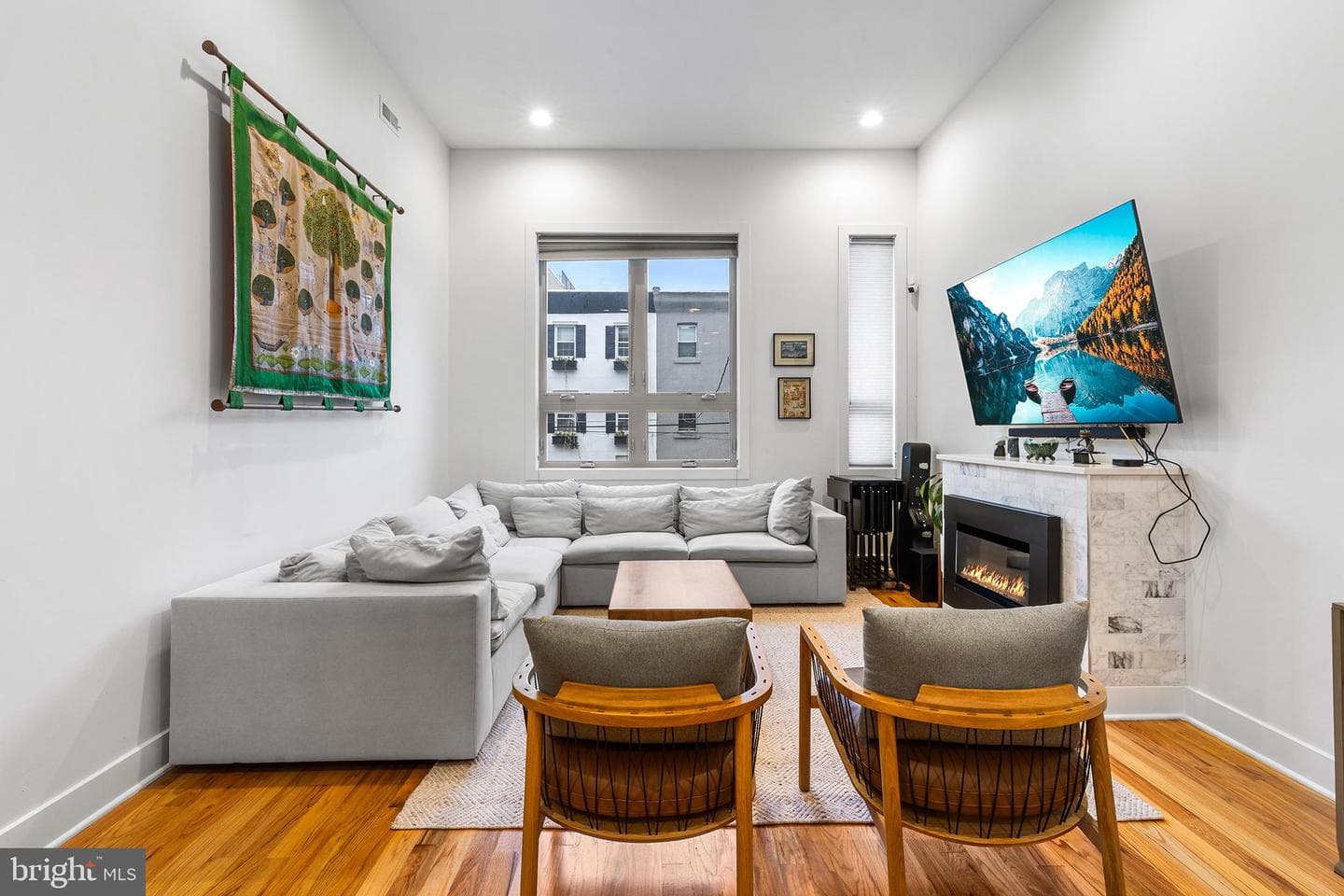 1323 Crease Street photo 3