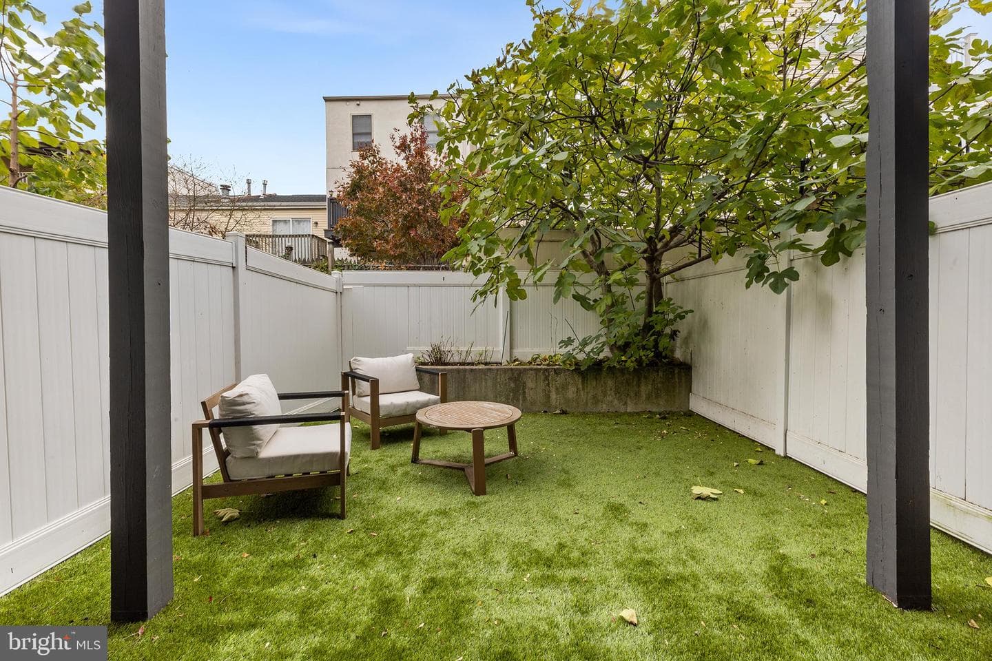 1323 Crease Street photo 30