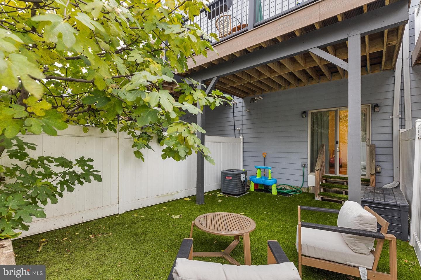 1323 Crease Street photo 31