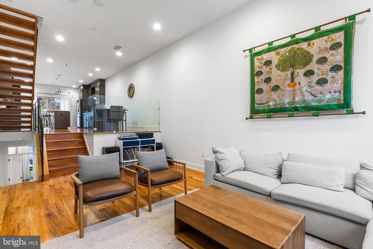 1323 Crease Street photo 4
