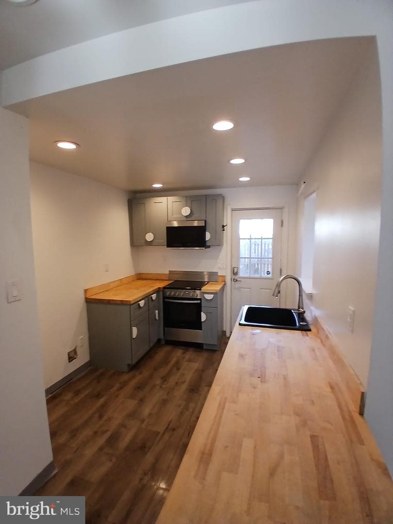 4511 Laird Street photo 4