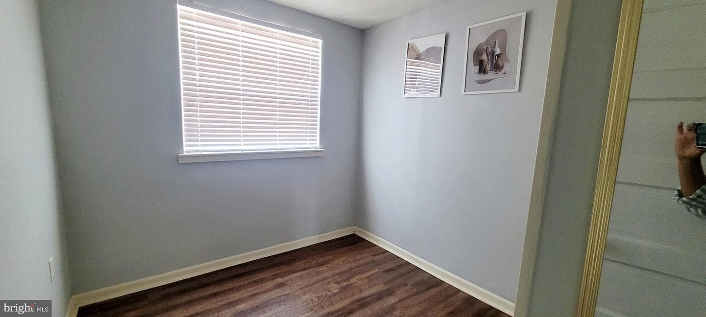 1022 W Oregon Avenue photo 16