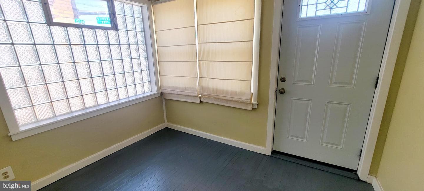 1022 W Oregon Avenue photo 24