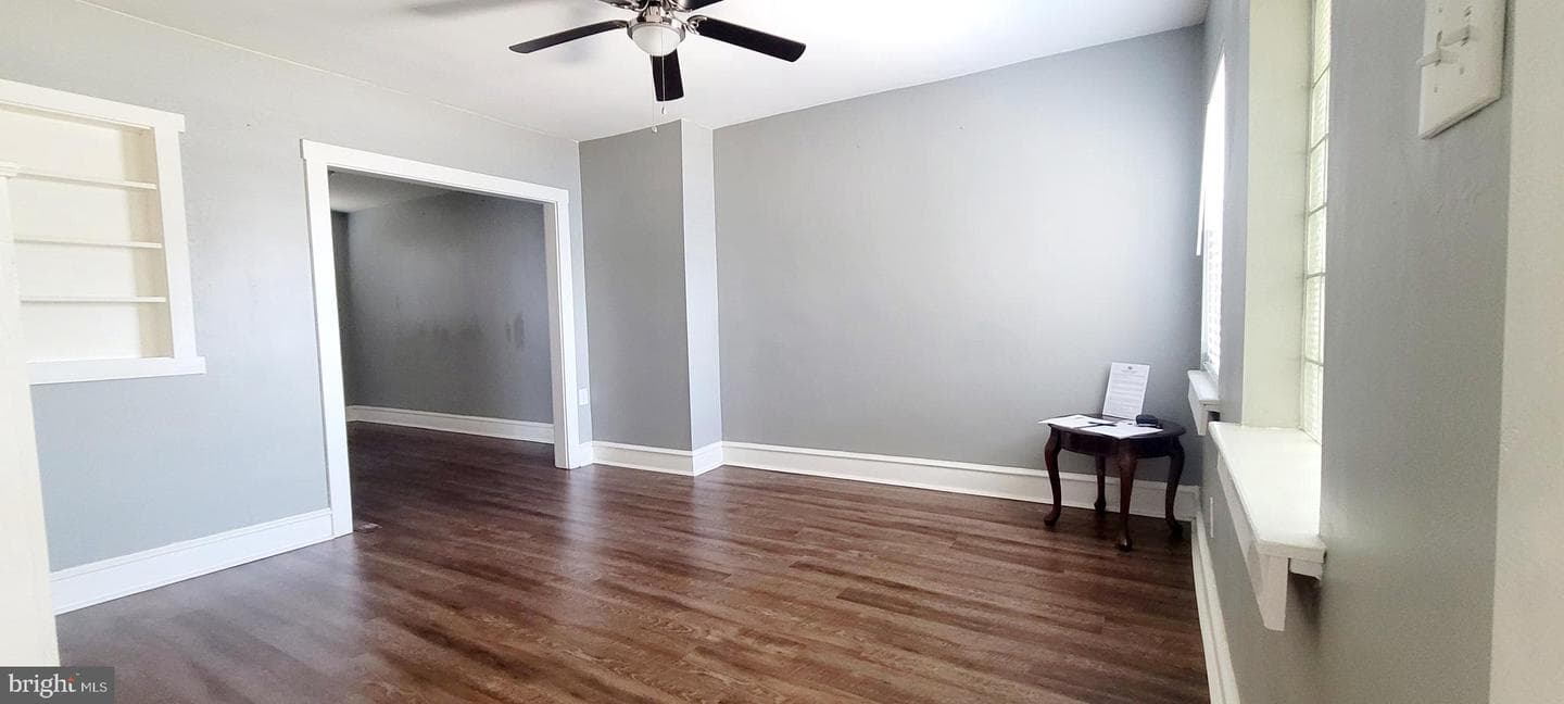 1022 W Oregon Avenue photo 4