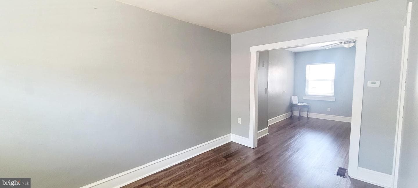 1022 W Oregon Avenue photo 8