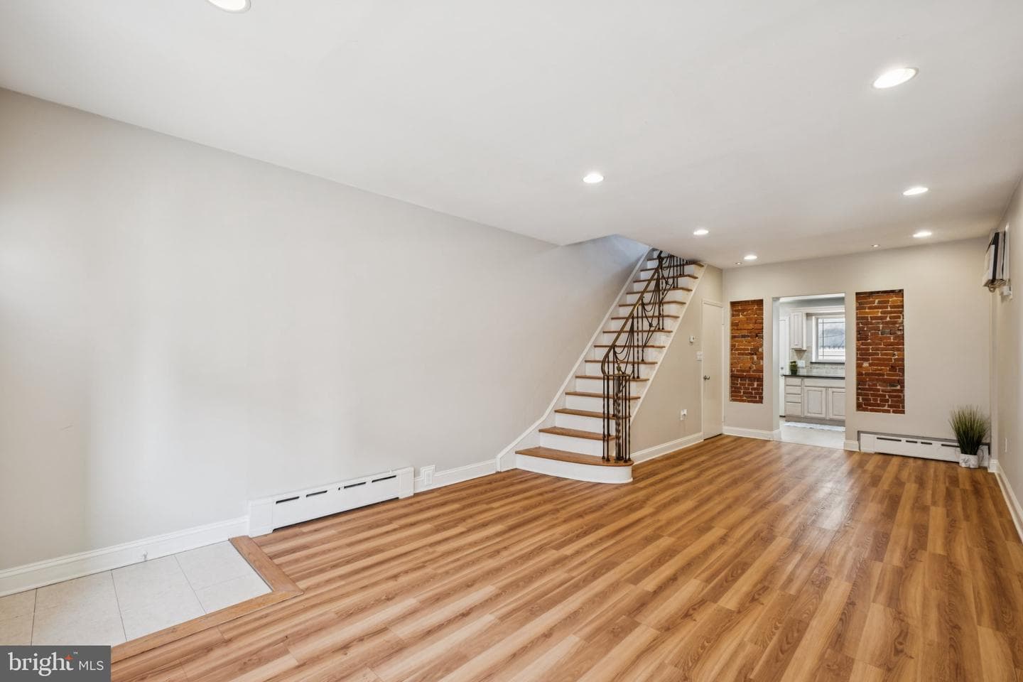 2041 S Bancroft Street photo 10
