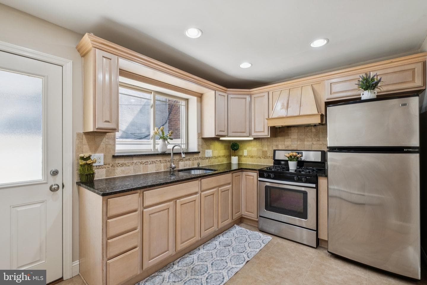 2041 S Bancroft Street photo 18