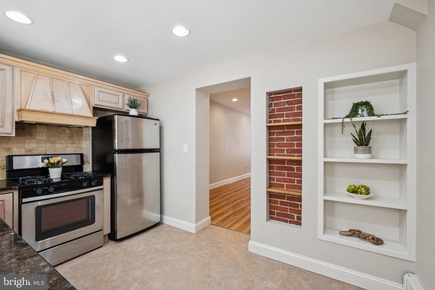 2041 S Bancroft Street photo 19