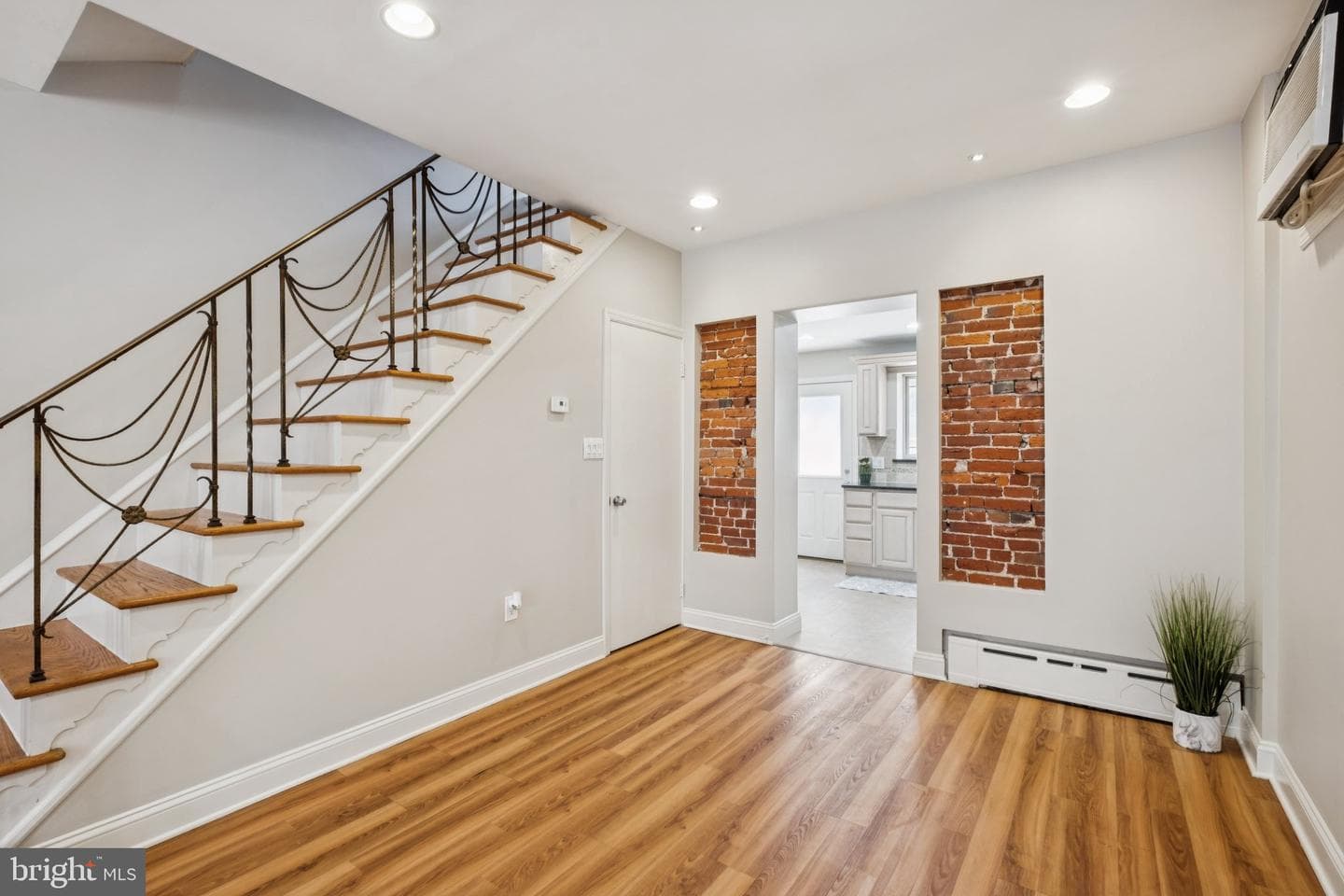 2041 S Bancroft Street photo 6