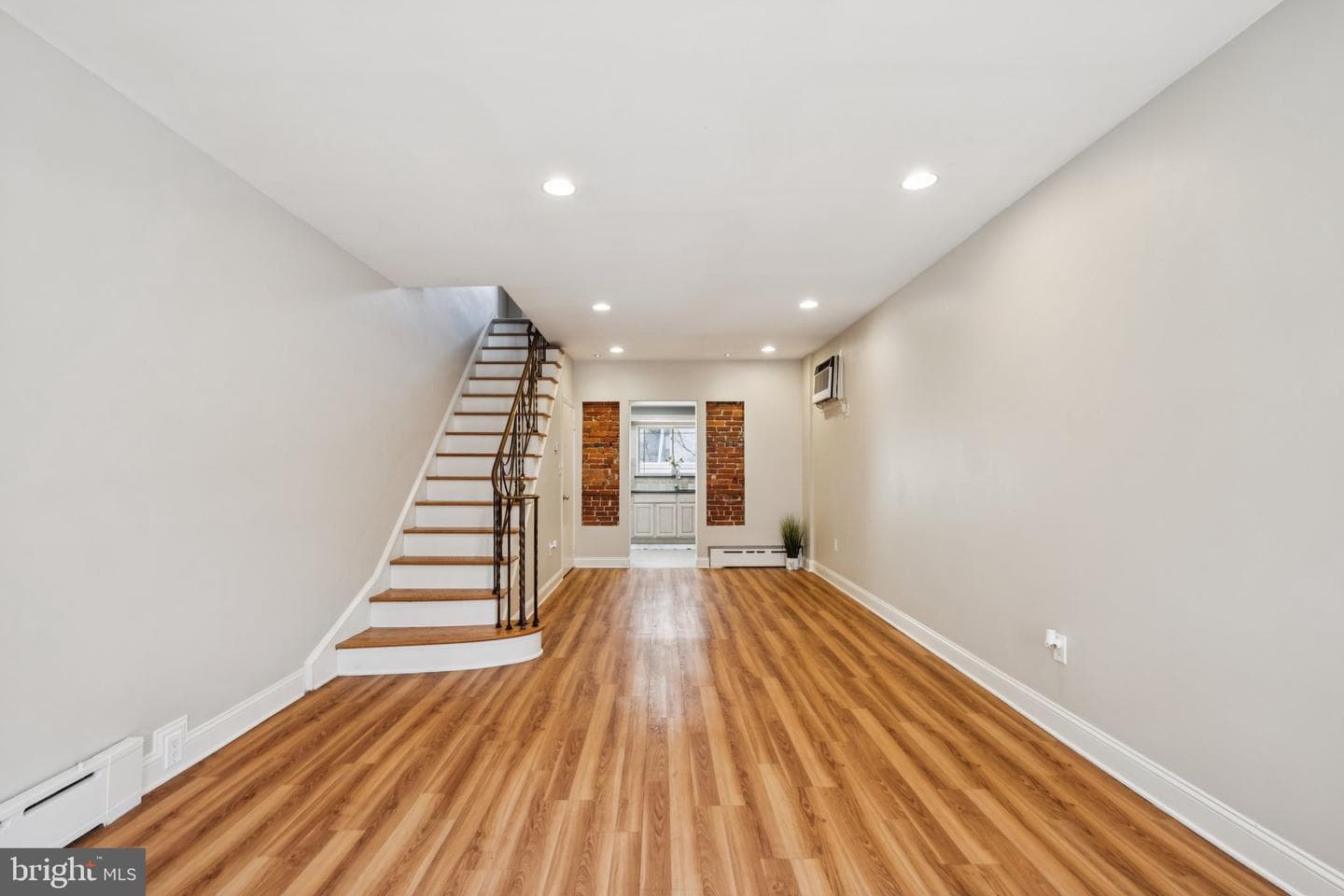 2041 S Bancroft Street photo 9