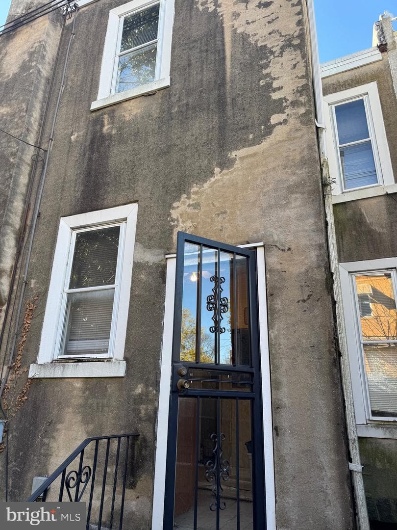 917 S Yewdall Street photo 16