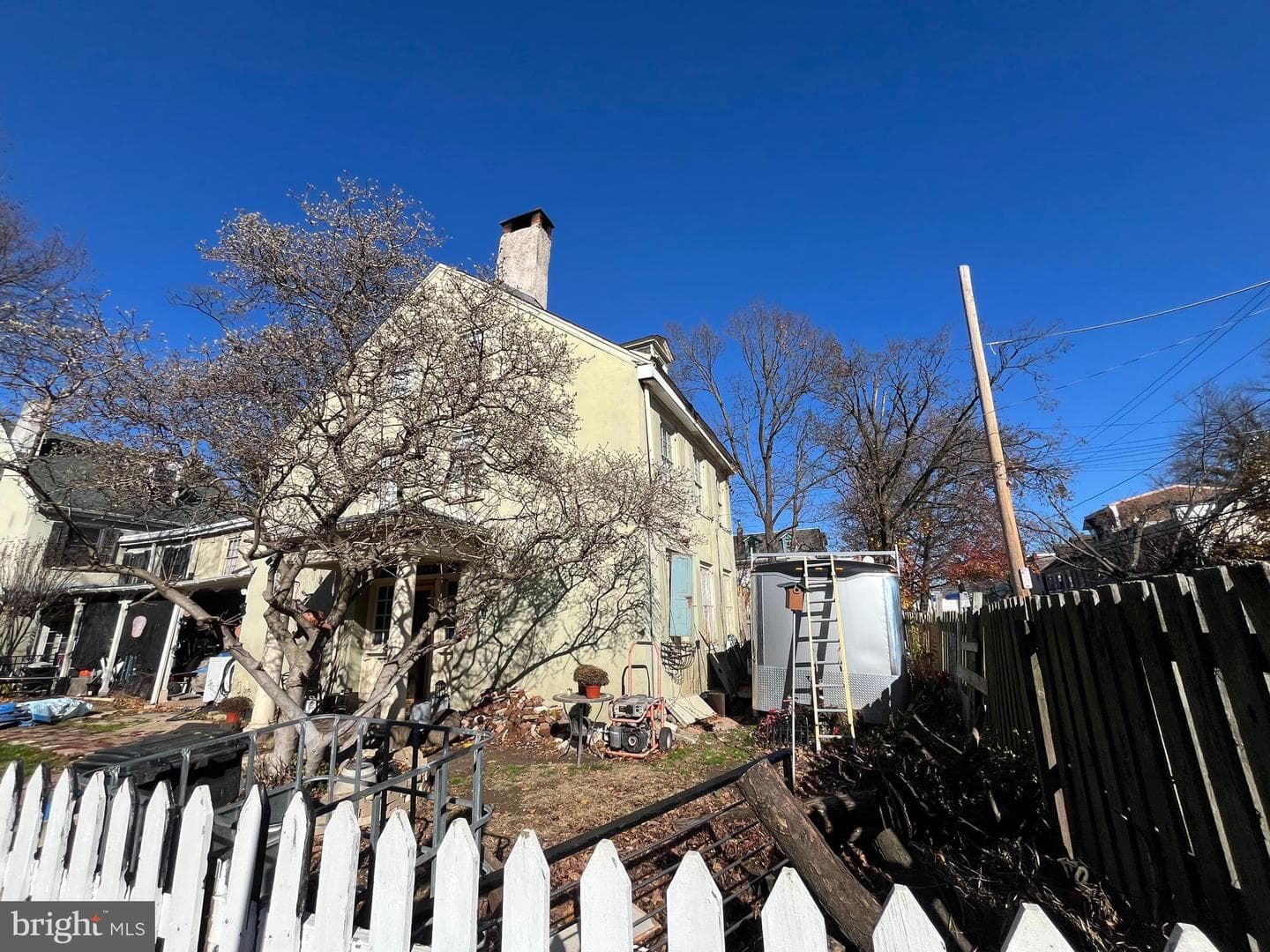 145 W Queen Lane photo 3