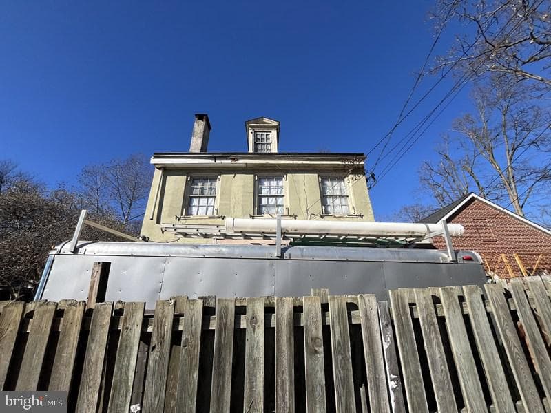 145 W Queen Lane photo 4