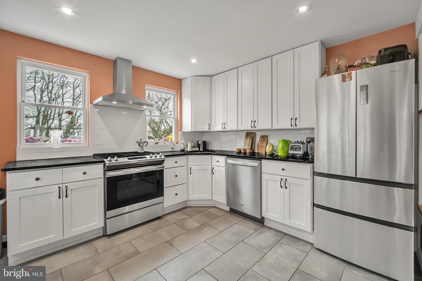 75 E Phil Ellena Street photo 5