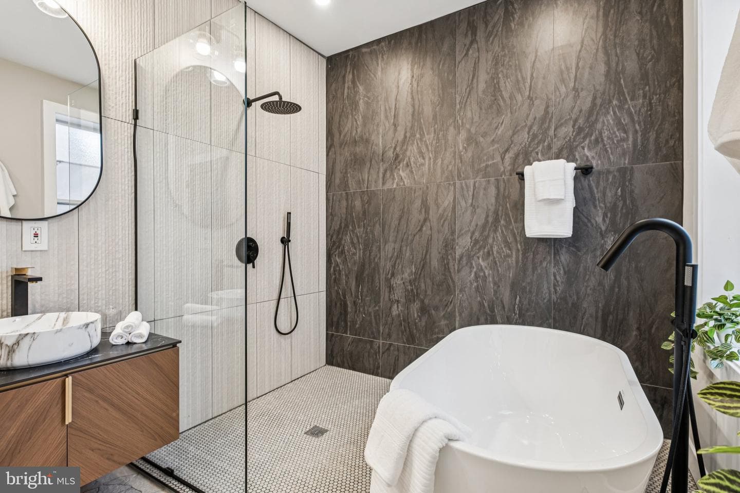 333 W Hansberry photo 12