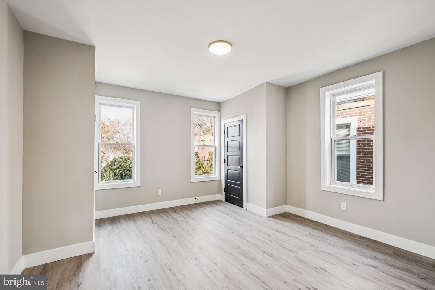 333 W Hansberry photo 14