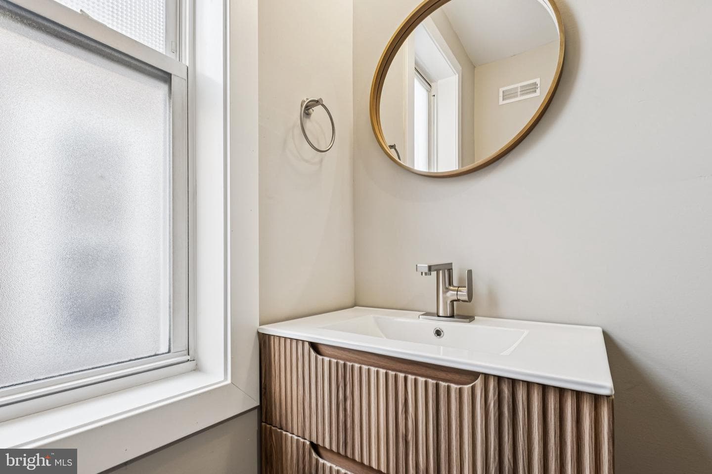 333 W Hansberry photo 15