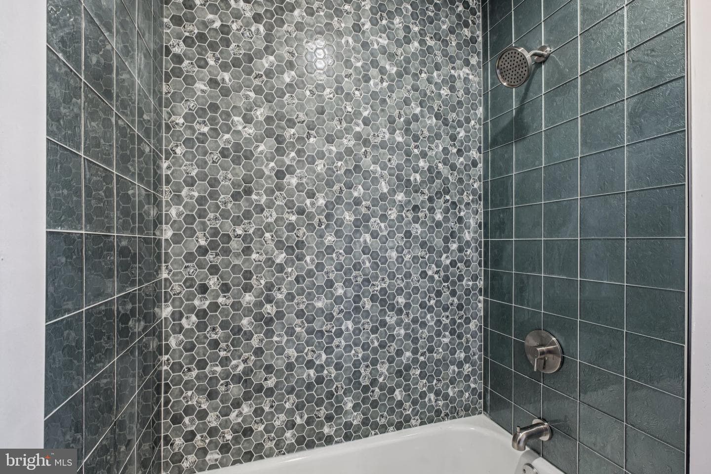 333 W Hansberry photo 16