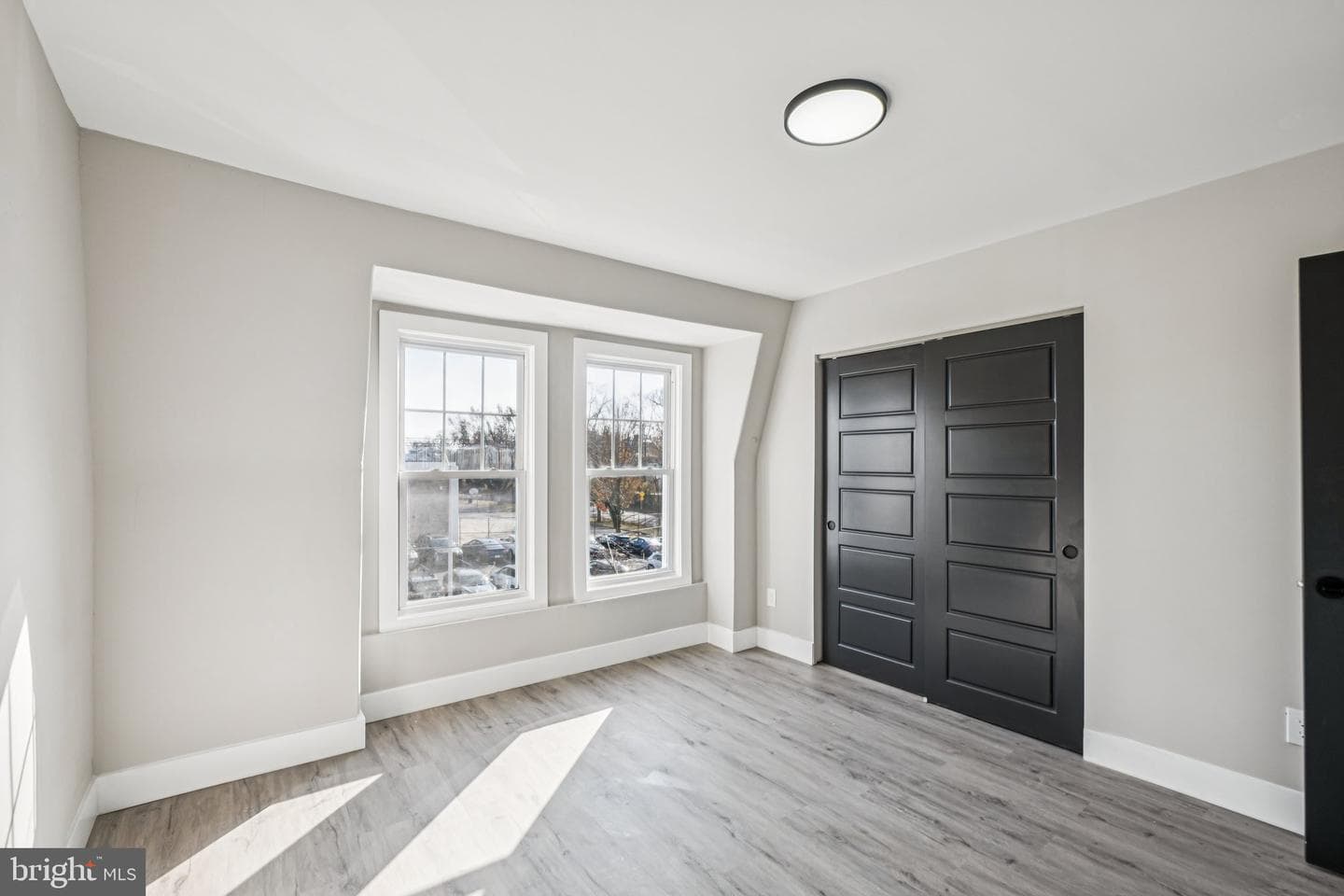 333 W Hansberry photo 17