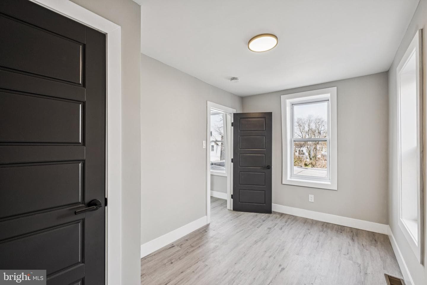 333 W Hansberry photo 18