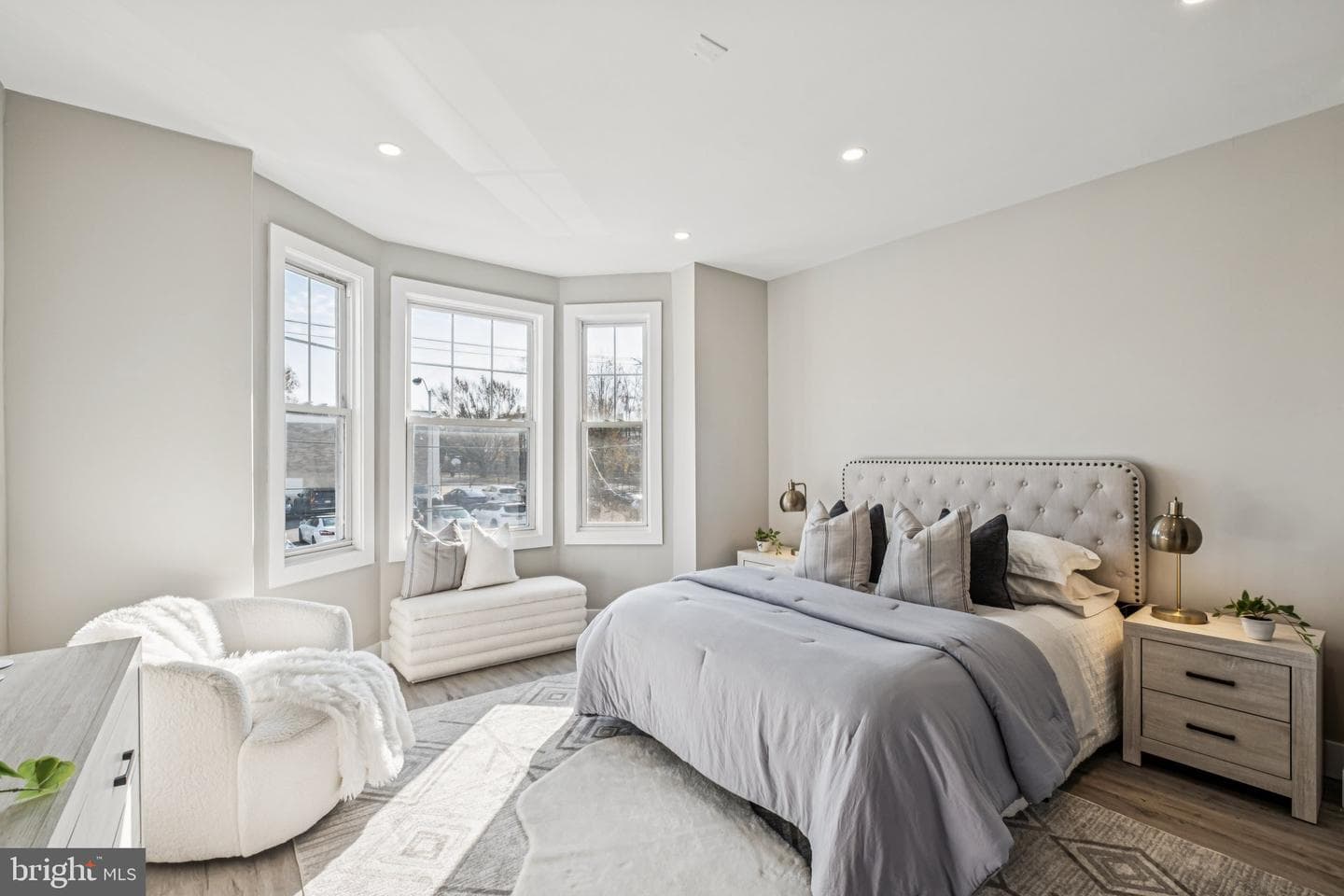 333 W Hansberry photo 9