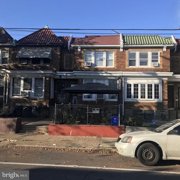 1215 Bridge St, Philadelphia
