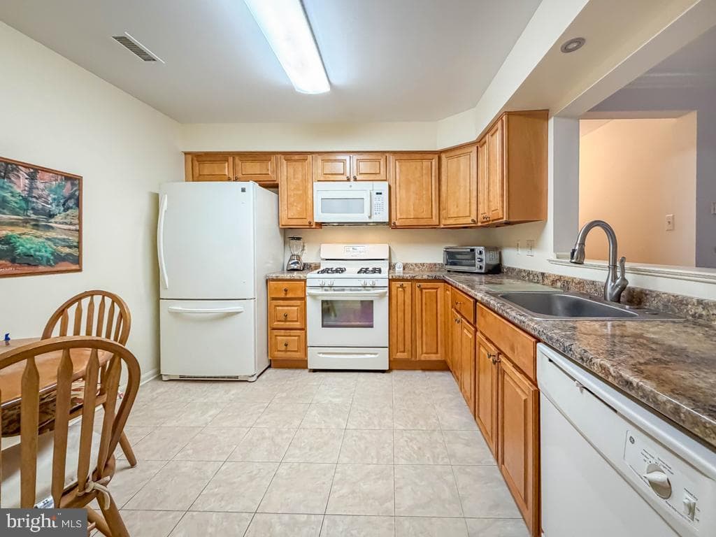 73106 Delaire Landing Road #106 photo 14