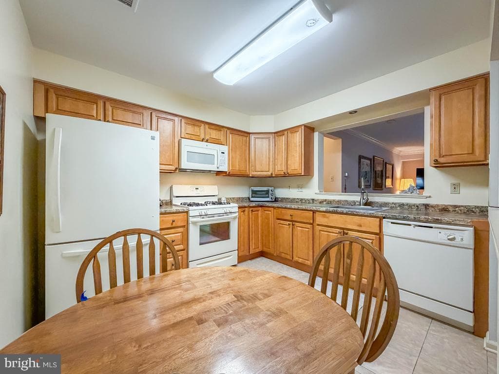 73106 Delaire Landing Road #106 photo 16