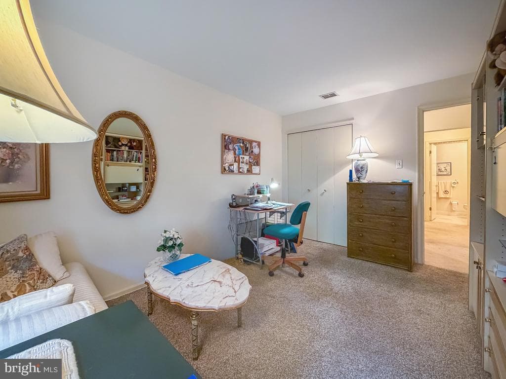 73106 Delaire Landing Road #106 photo 25
