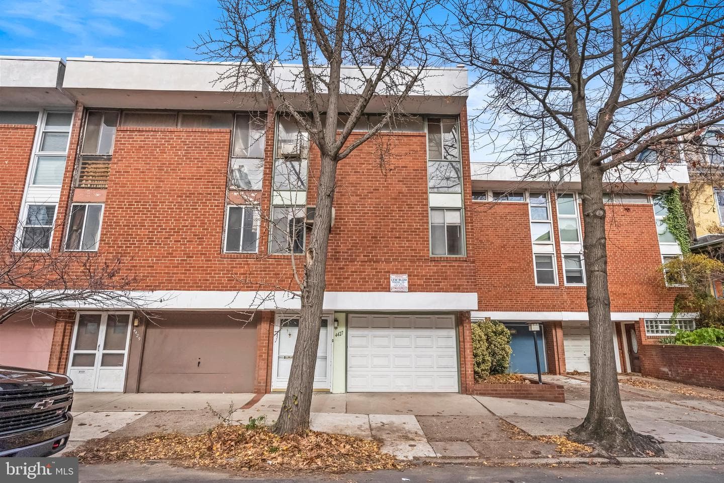 4427 Osage Avenue photo 2