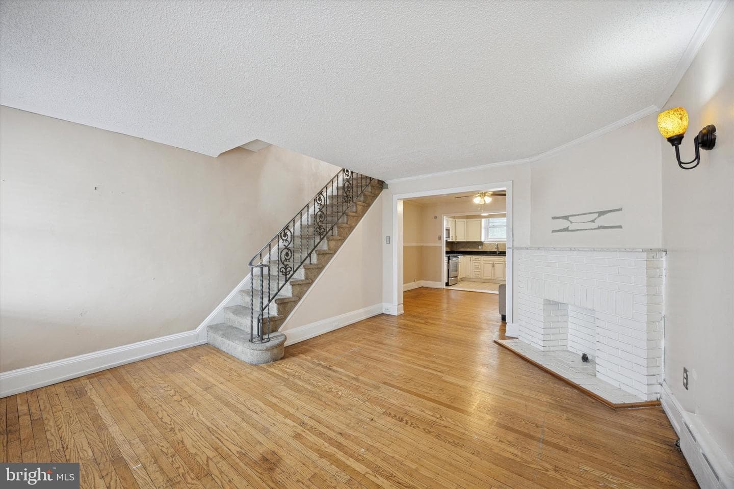 1502 E Lycoming Street photo 2