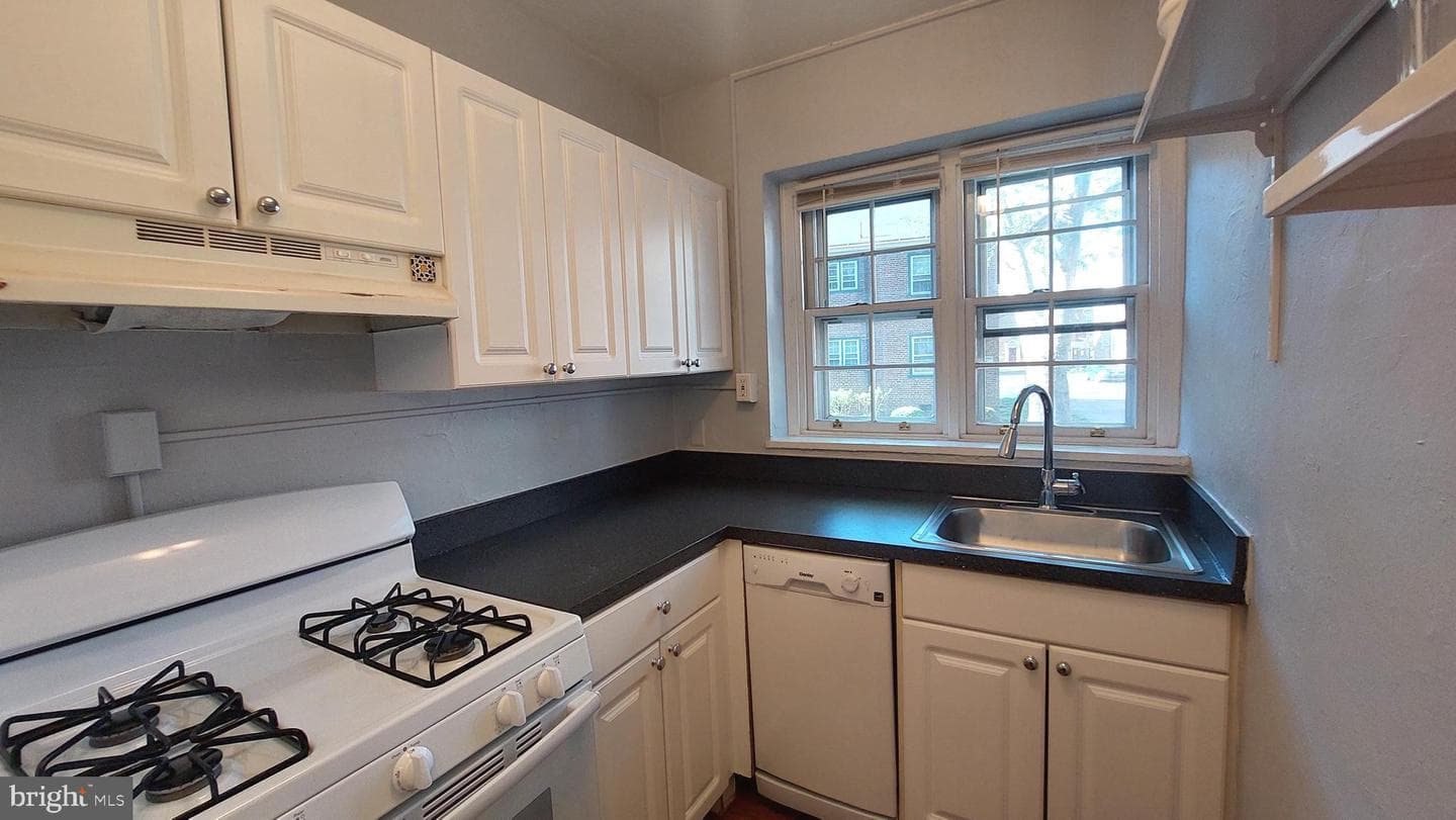 735 Melon Place #a photo 7