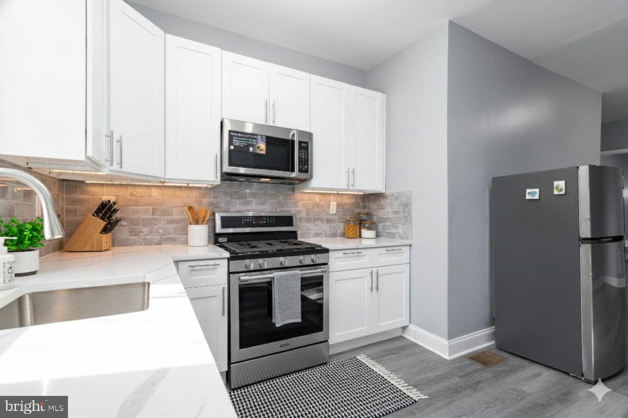 4938 Brown Street photo 18