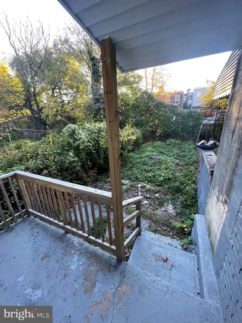2042 Dennie Street photo 14