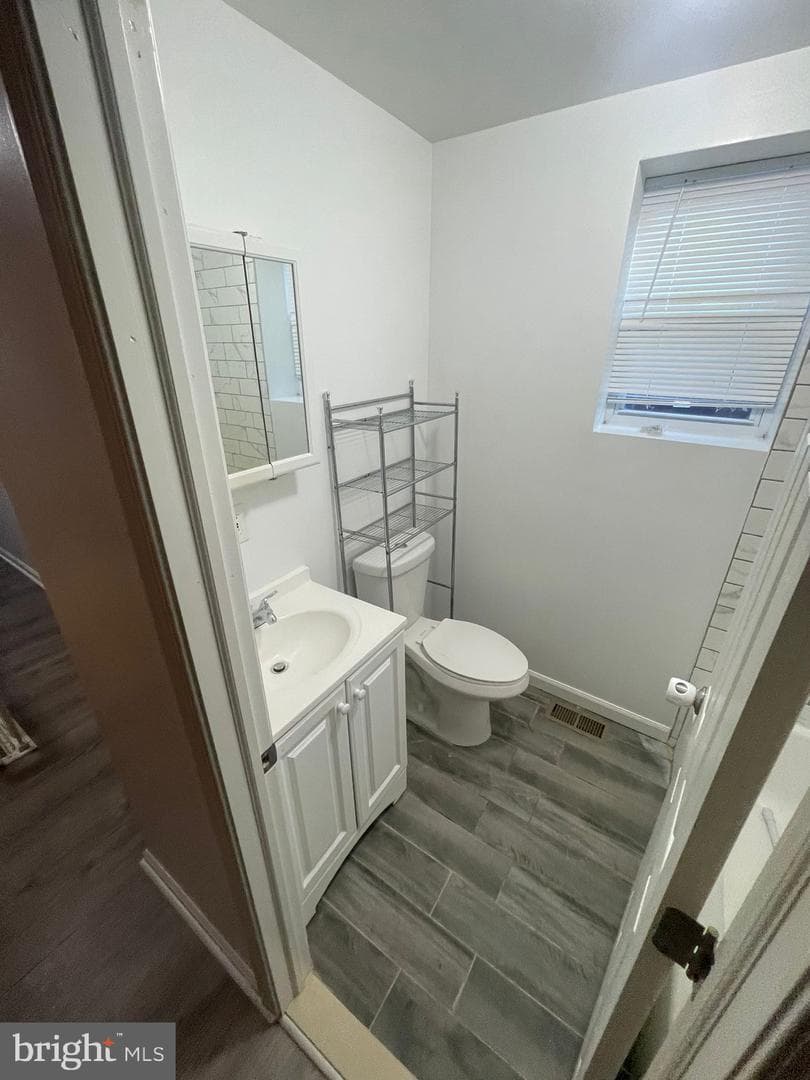 2042 Dennie Street photo 16
