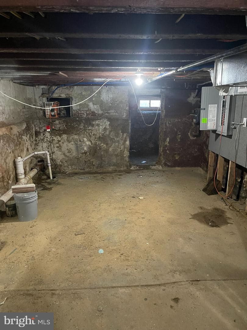 2042 Dennie Street photo 6